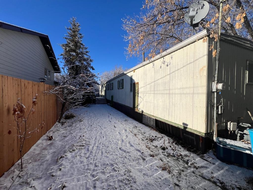 86 Poplar Street, Drumheller, AB - Outdoor With Exterior