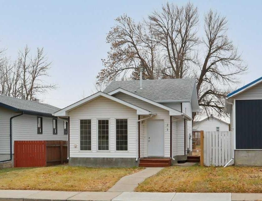 21 Pine Avenue West, Brooks, AB - Outdoor