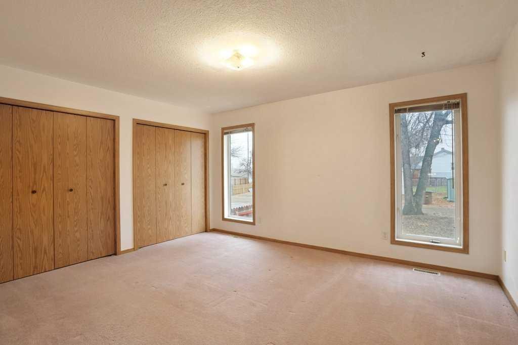 21 Pine Avenue West, Brooks, AB - Indoor Photo Showing Other Room