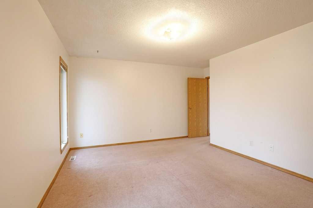 21 Pine Avenue West, Brooks, AB - Indoor Photo Showing Other Room