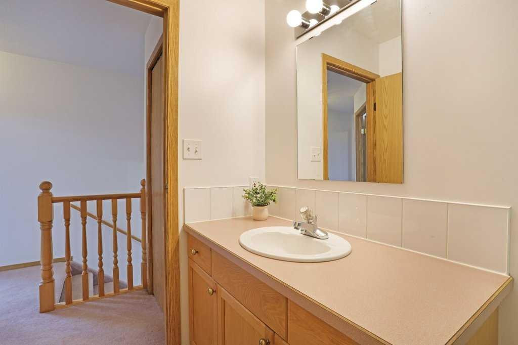 21 Pine Avenue West, Brooks, AB - Indoor Photo Showing Bathroom
