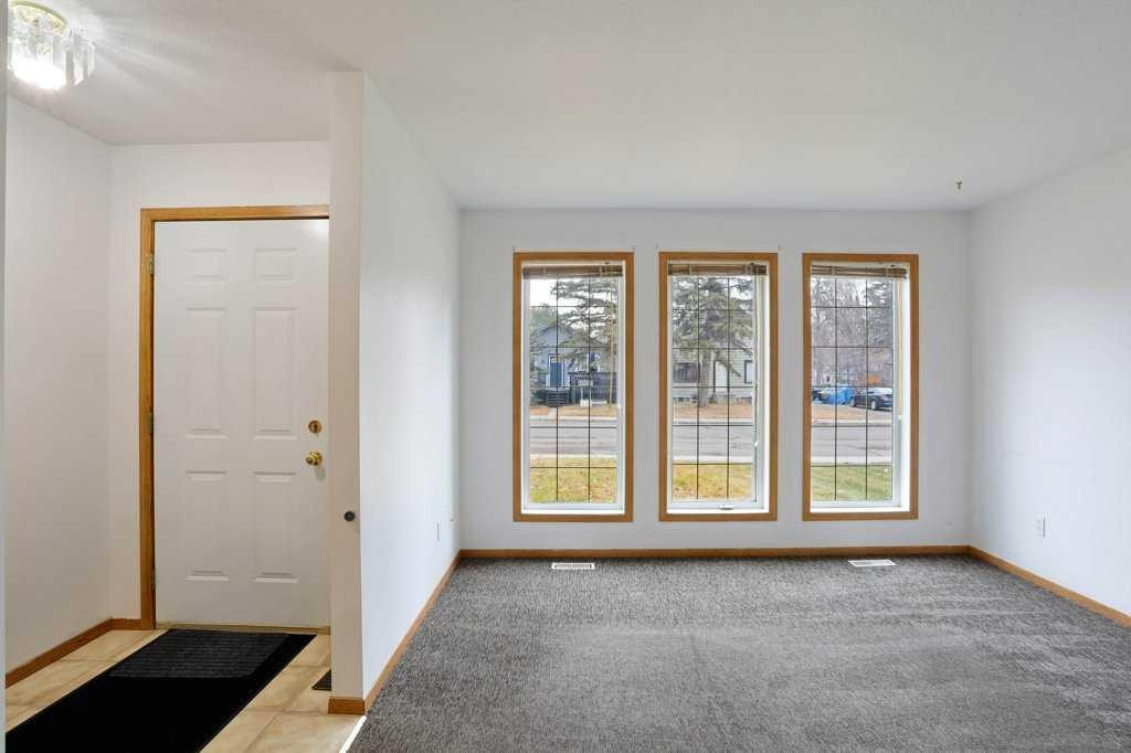 21 Pine Avenue West, Brooks, AB - Indoor Photo Showing Other Room