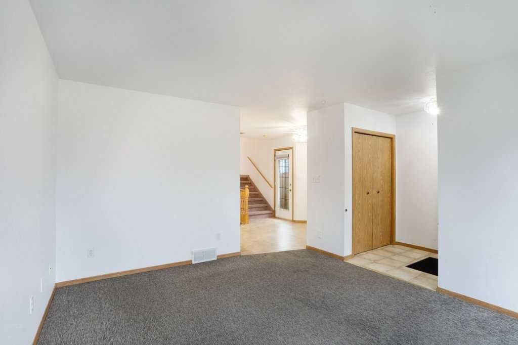 21 Pine Avenue West, Brooks, AB - Indoor Photo Showing Other Room