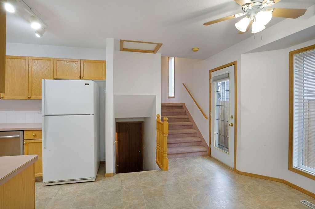 21 Pine Avenue West, Brooks, AB - Indoor Photo Showing Kitchen