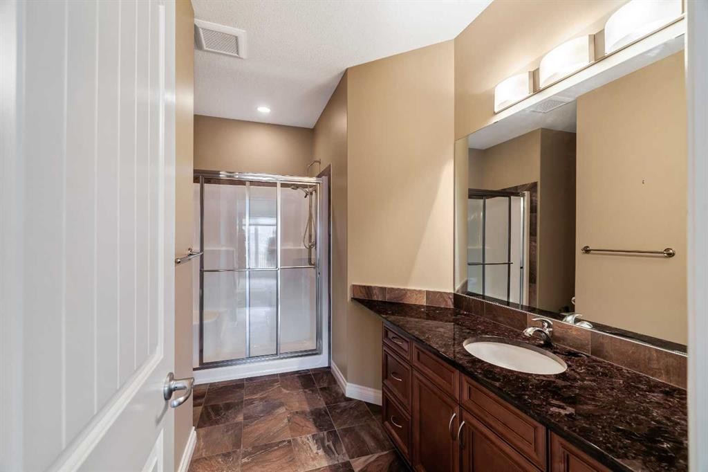 19 Viceroy Crescent, Olds, AB - Indoor Photo Showing Bathroom