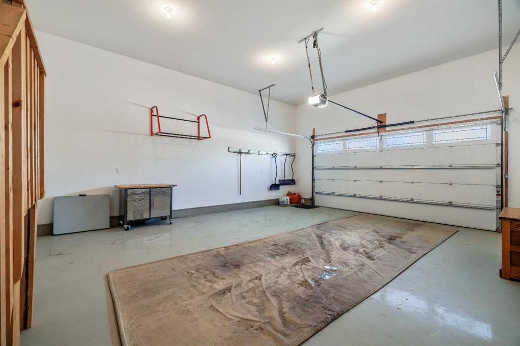 19 Viceroy Crescent, Olds, AB - Indoor Photo Showing Garage