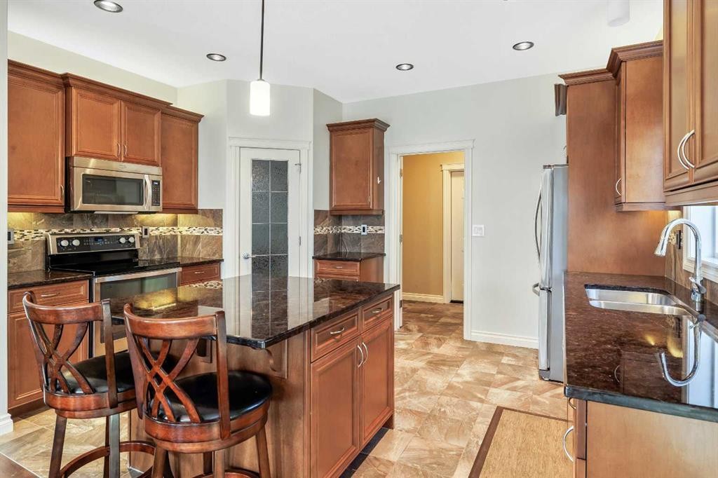 19 Viceroy Crescent, Olds, AB - Indoor Photo Showing Kitchen