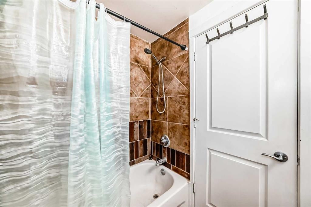 8-310 22 Avenue Sw, Calgary, AB - Indoor Photo Showing Bathroom