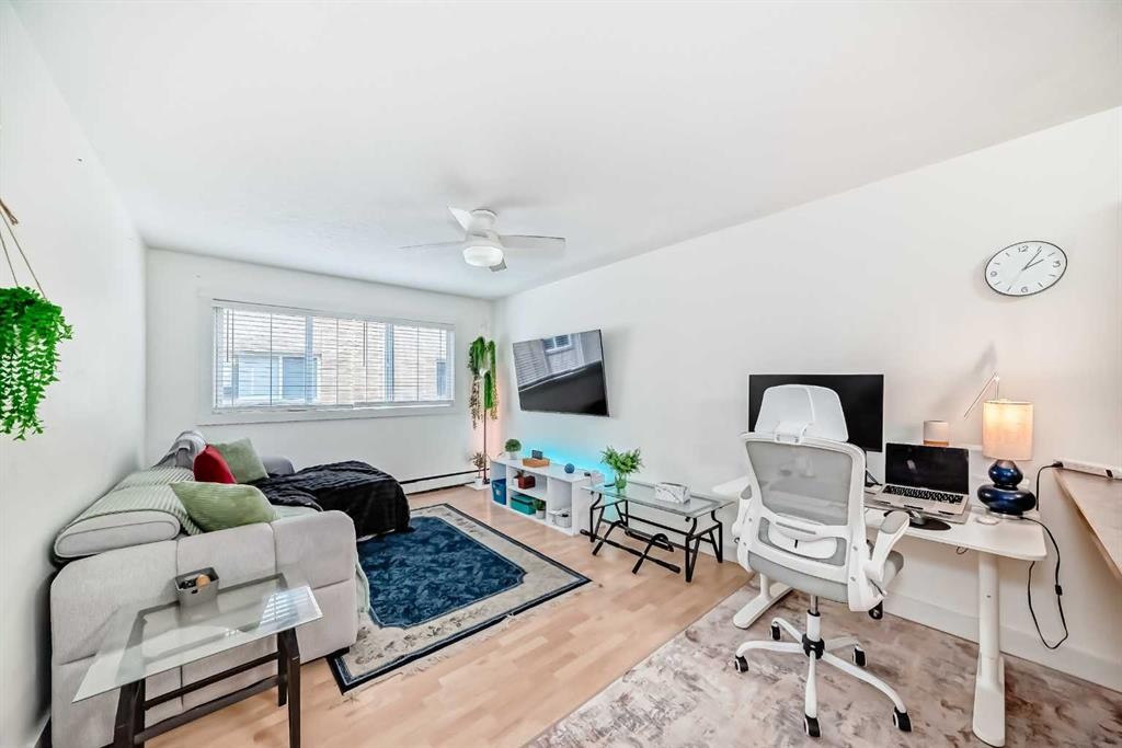8-310 22 Avenue Sw, Calgary, AB - Indoor Photo Showing Other Room
