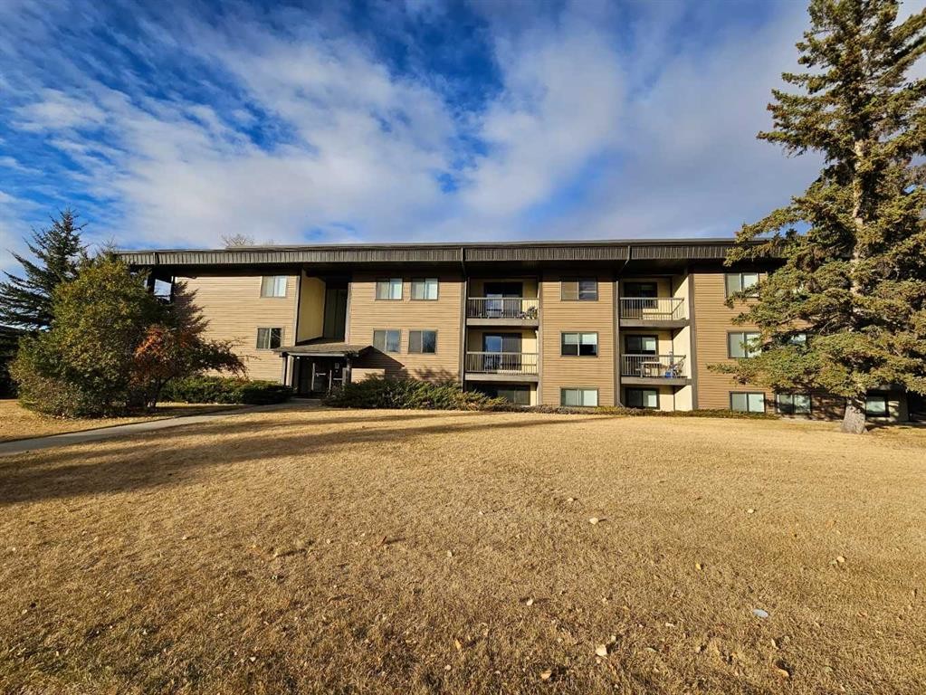 102-6108 53 Street, Olds, AB - Outdoor