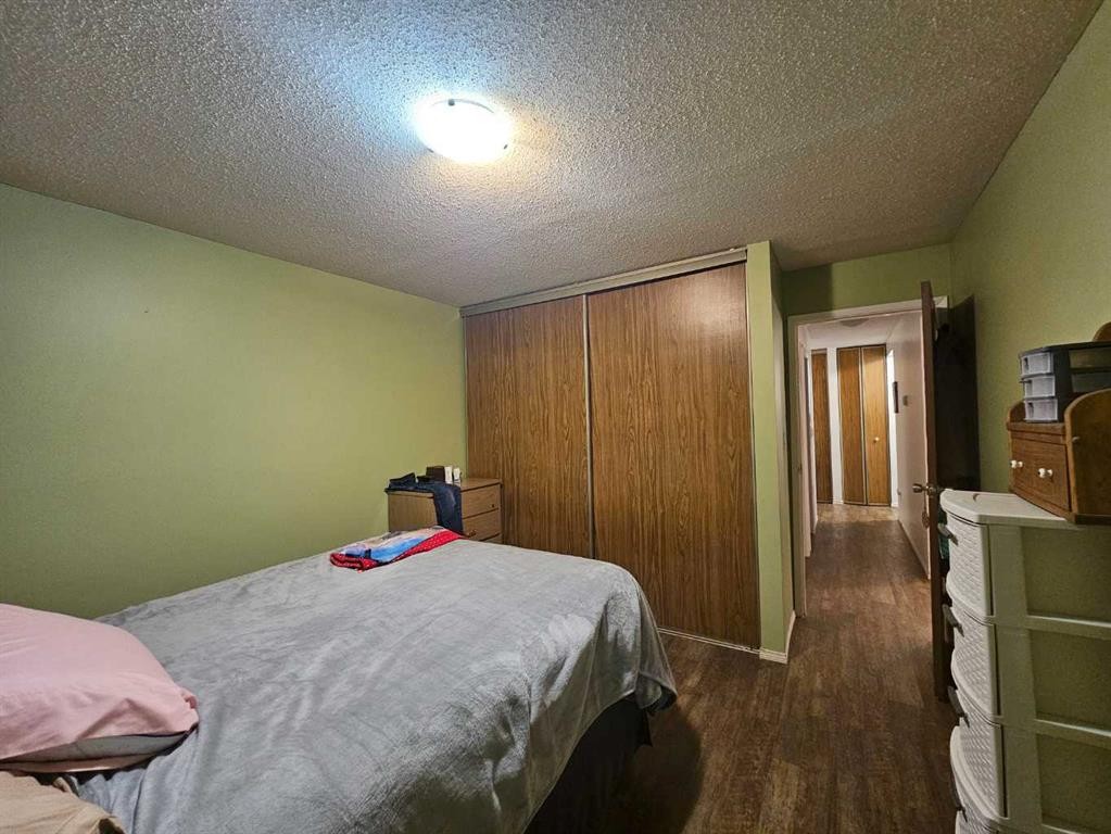 102-6108 53 Street, Olds, AB - Indoor Photo Showing Bedroom