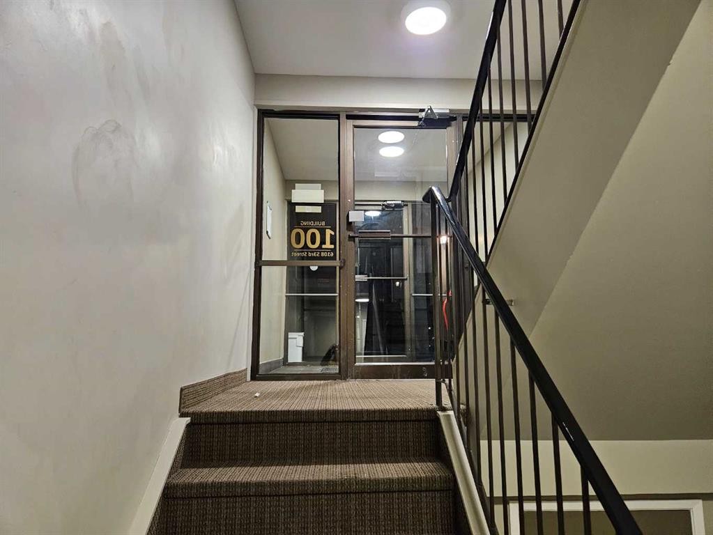 102-6108 53 Street, Olds, AB - Indoor Photo Showing Other Room