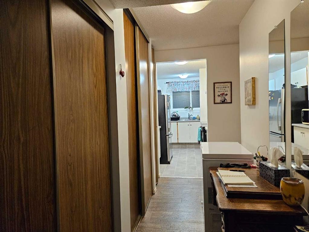 102-6108 53 Street, Olds, AB - Indoor