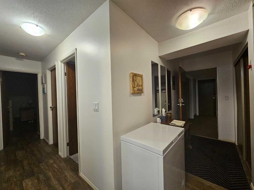 102-6108 53 Street, Olds, AB - Indoor