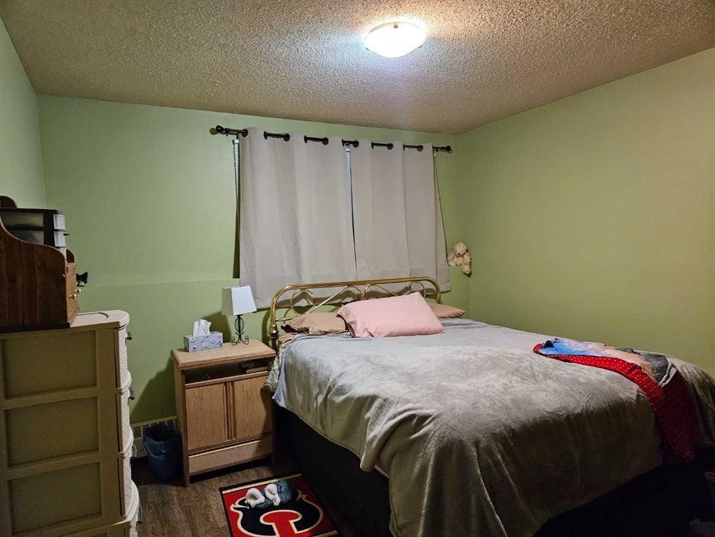 102-6108 53 Street, Olds, AB - Indoor Photo Showing Bedroom
