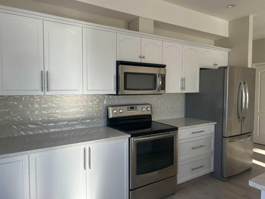 202-4403 67A Avenue, Olds, AB - Indoor Photo Showing Kitchen