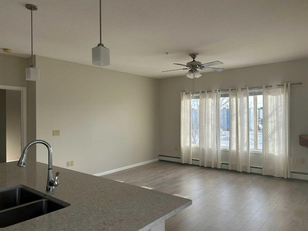 202-4403 67A Avenue, Olds, AB - Indoor