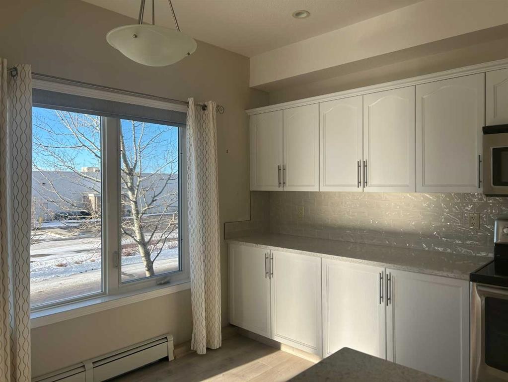 202-4403 67A Avenue, Olds, AB - Indoor Photo Showing Kitchen
