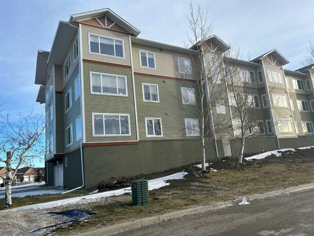 202-4403 67A Avenue, Olds, AB - Outdoor