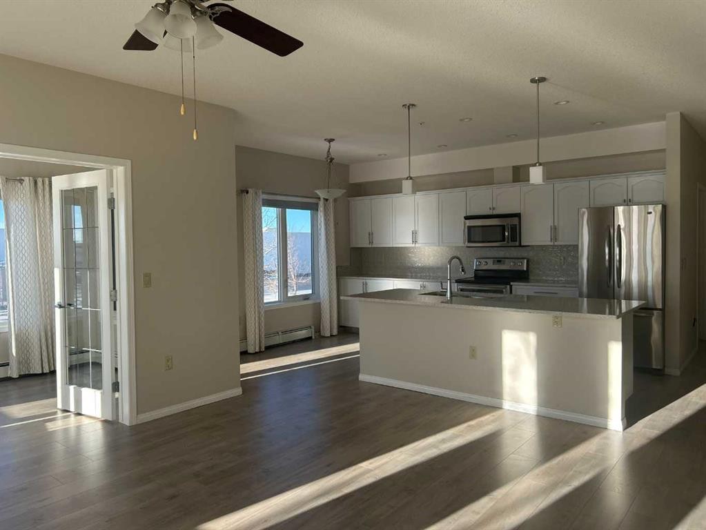 202-4403 67A Avenue, Olds, AB - Indoor Photo Showing Kitchen With Upgraded Kitchen