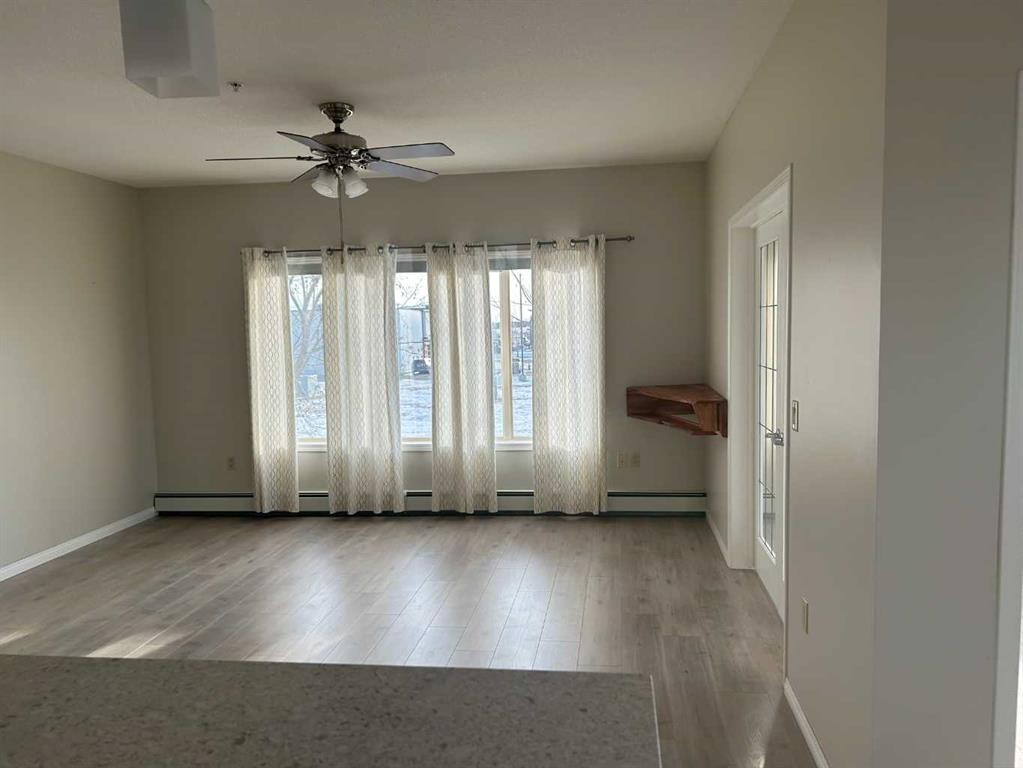 202-4403 67A Avenue, Olds, AB - Indoor Photo Showing Other Room