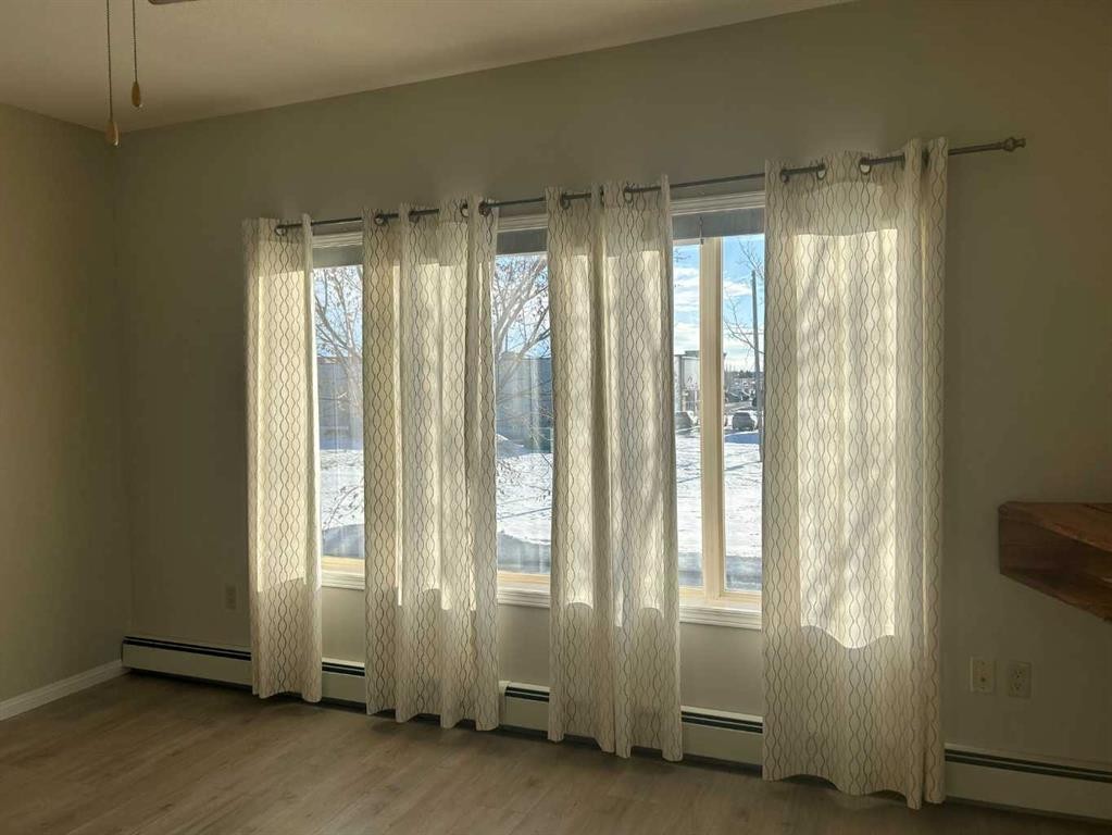 202-4403 67A Avenue, Olds, AB - Indoor Photo Showing Other Room