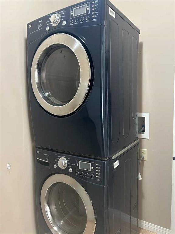 202-4403 67A Avenue, Olds, AB - Indoor Photo Showing Laundry Room