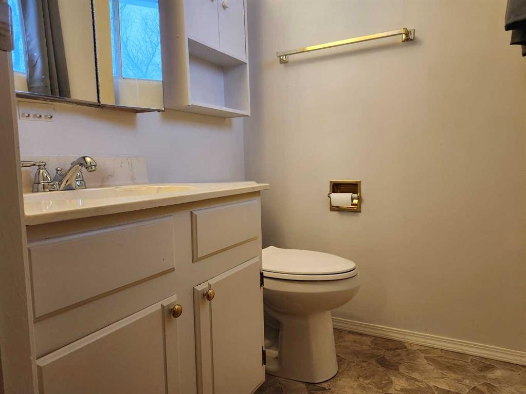 75 Hunts Crescent, Drumheller, AB - Indoor Photo Showing Bathroom