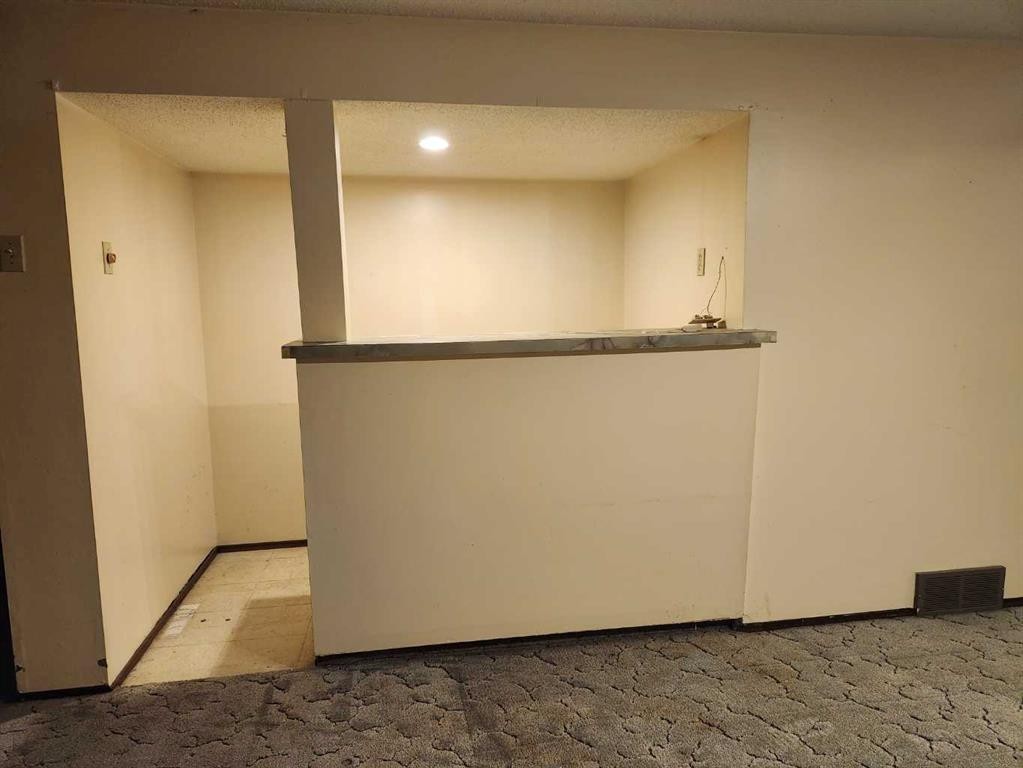 75 Hunts Crescent, Drumheller, AB - Indoor Photo Showing Other Room