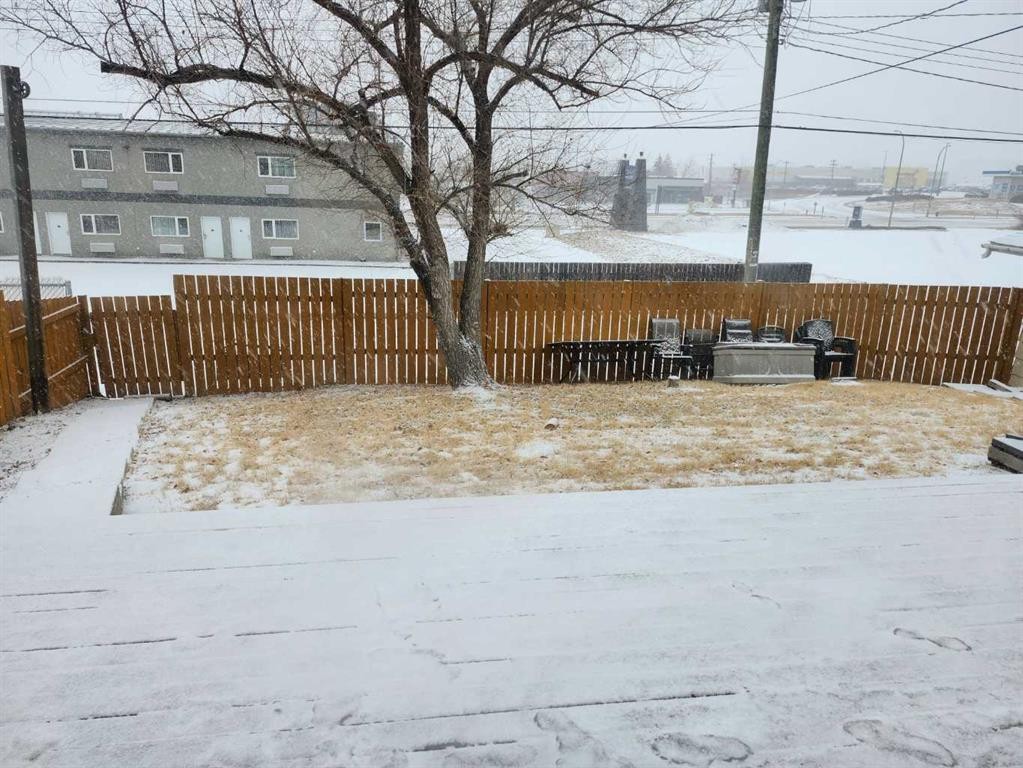 75 Hunts Crescent, Drumheller, AB - Outdoor