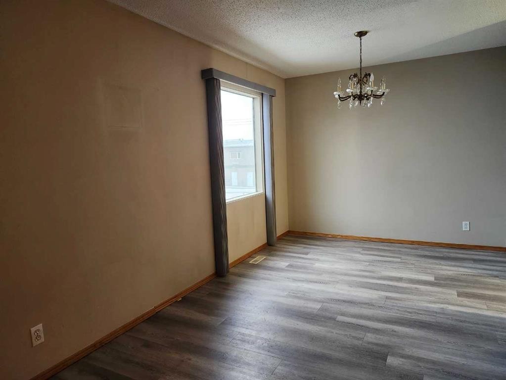 75 Hunts Crescent, Drumheller, AB - Indoor Photo Showing Other Room