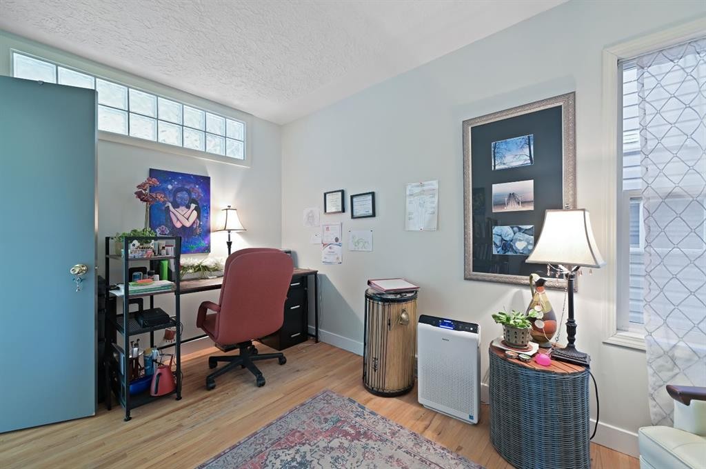 132 17 Avenue Nw, Calgary, AB