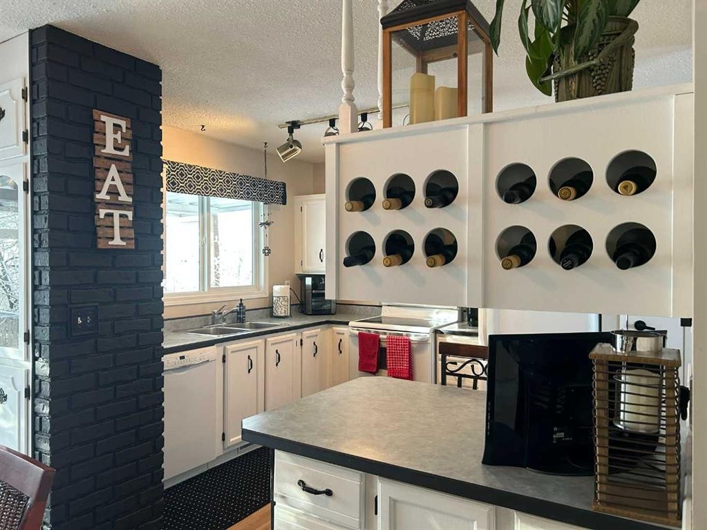 4529 Shannon Drive, Olds, AB - Indoor Photo Showing Kitchen With Double Sink