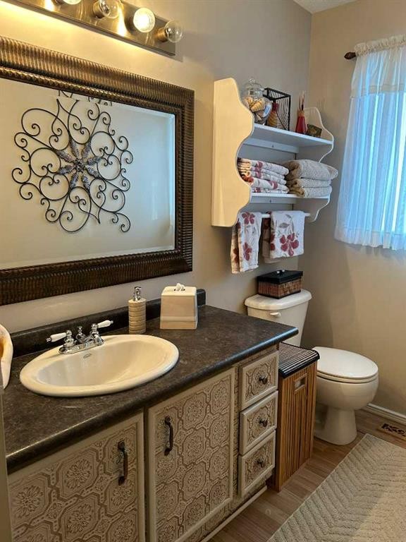 4529 Shannon Drive, Olds, AB - Indoor Photo Showing Bathroom