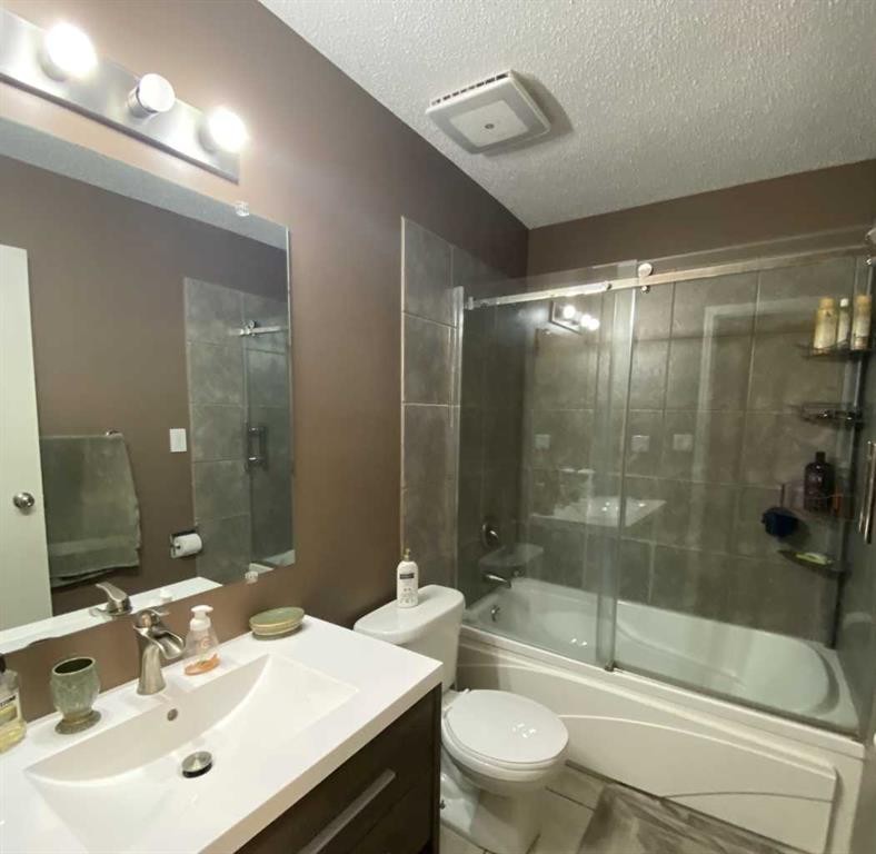 85 Ingram Park Drive, Brooks, AB - Indoor Photo Showing Bathroom