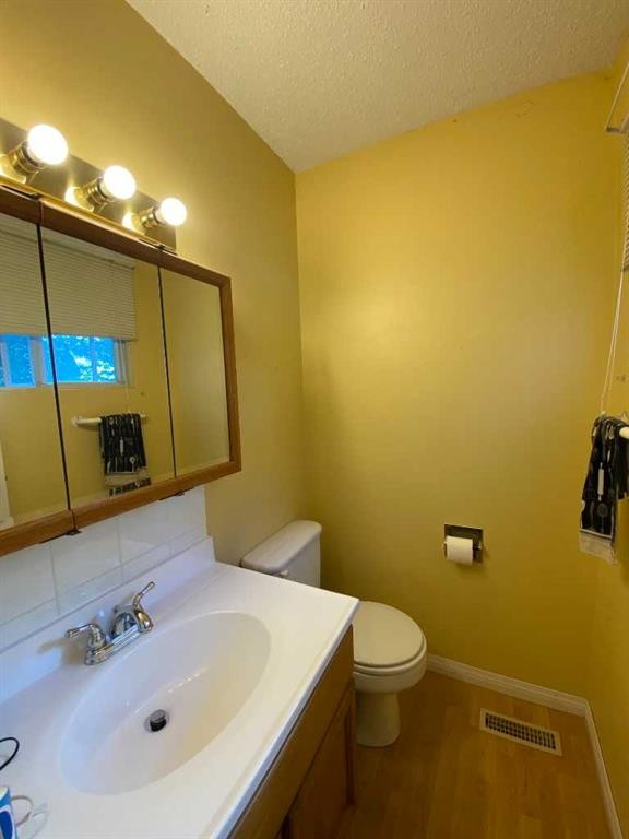 85 Ingram Park Drive, Brooks, AB - Indoor Photo Showing Bathroom