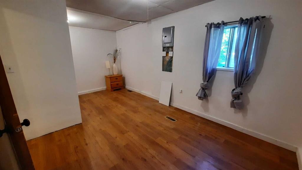 240 2 Avenue, Drumheller, AB - Indoor Photo Showing Other Room