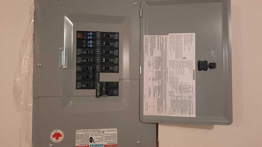 240 2 Avenue, Drumheller, AB - Indoor Photo Showing Other Room