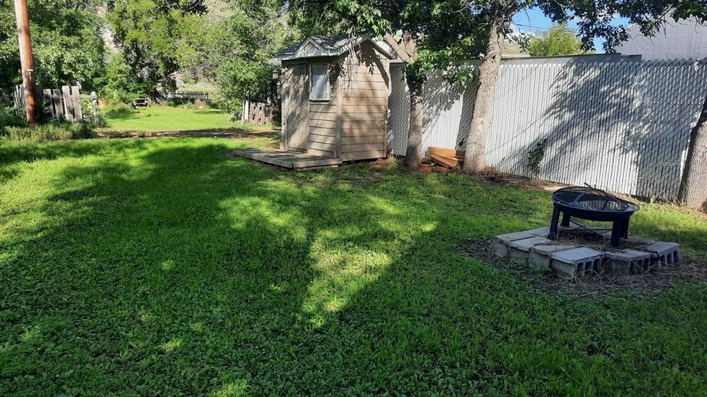 240 2 Avenue, Drumheller, AB - Outdoor