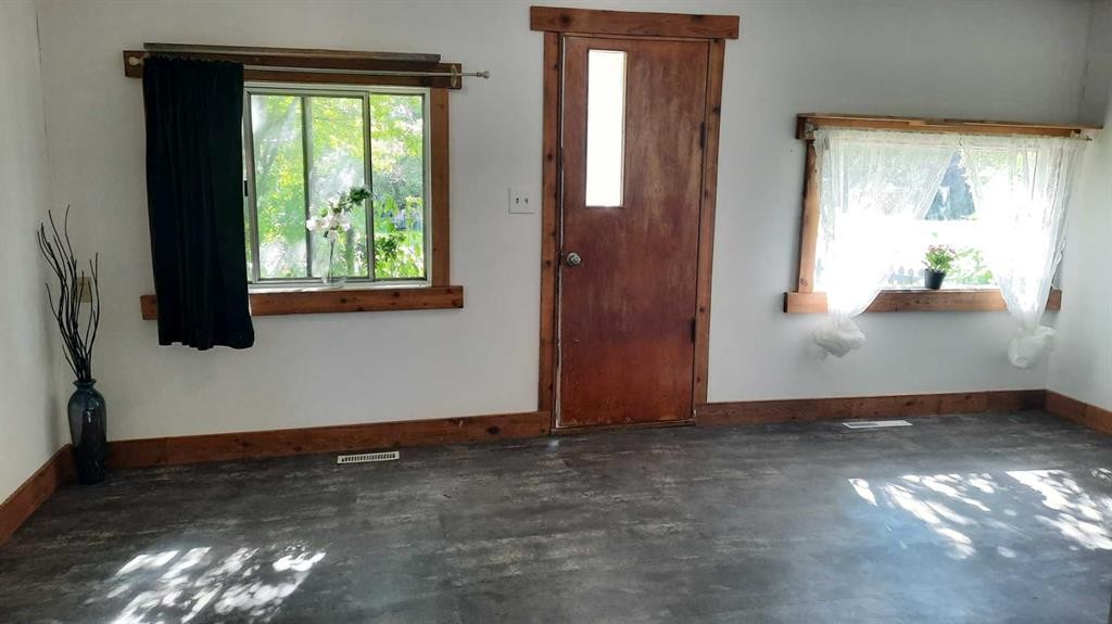240 2 Avenue, Drumheller, AB - Indoor Photo Showing Other Room