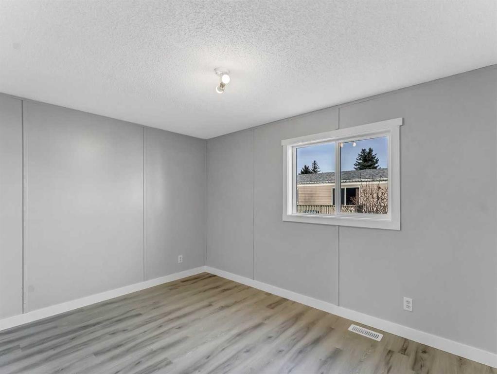 57 Maple Drive West, Brooks, AB