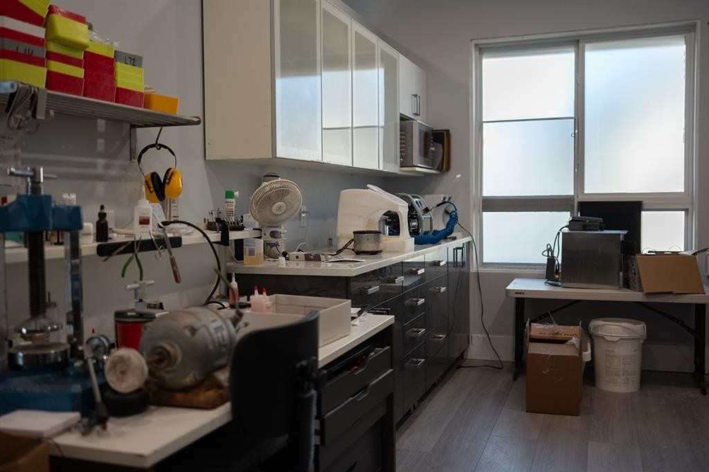 90 Erin Woods Court Se, Calgary, AB