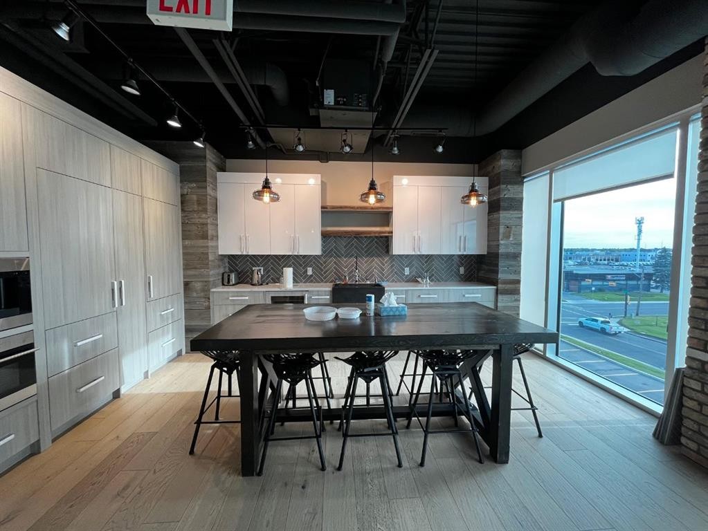 305-3223 5 Avenue Ne, Calgary, AB