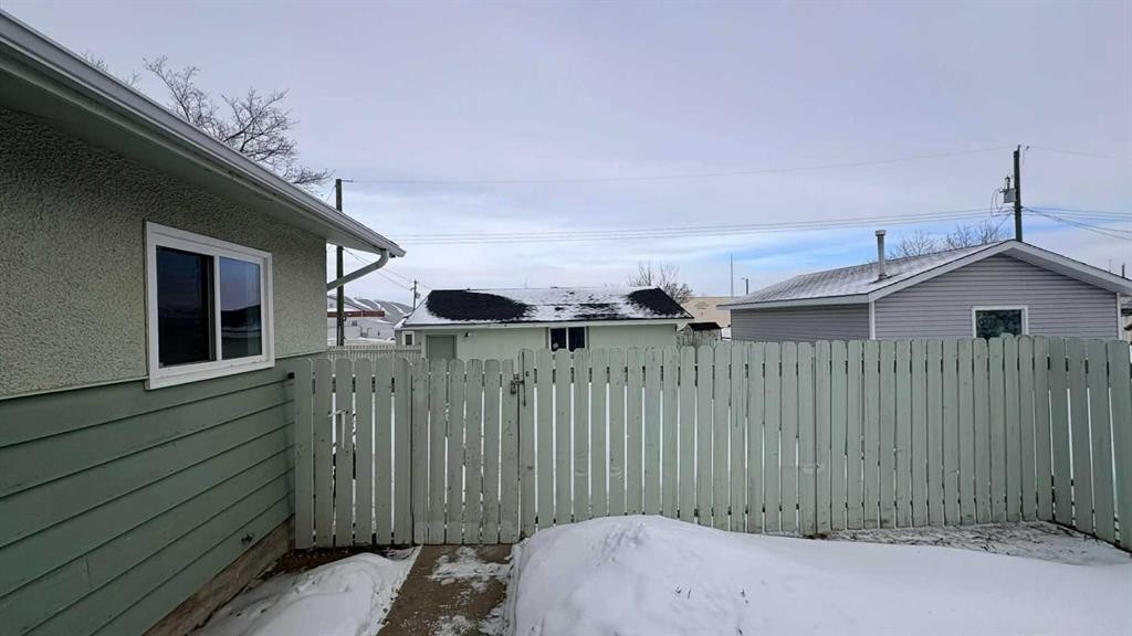 4817 Windsor Avenue, Coronation, AB - Outdoor With Exterior