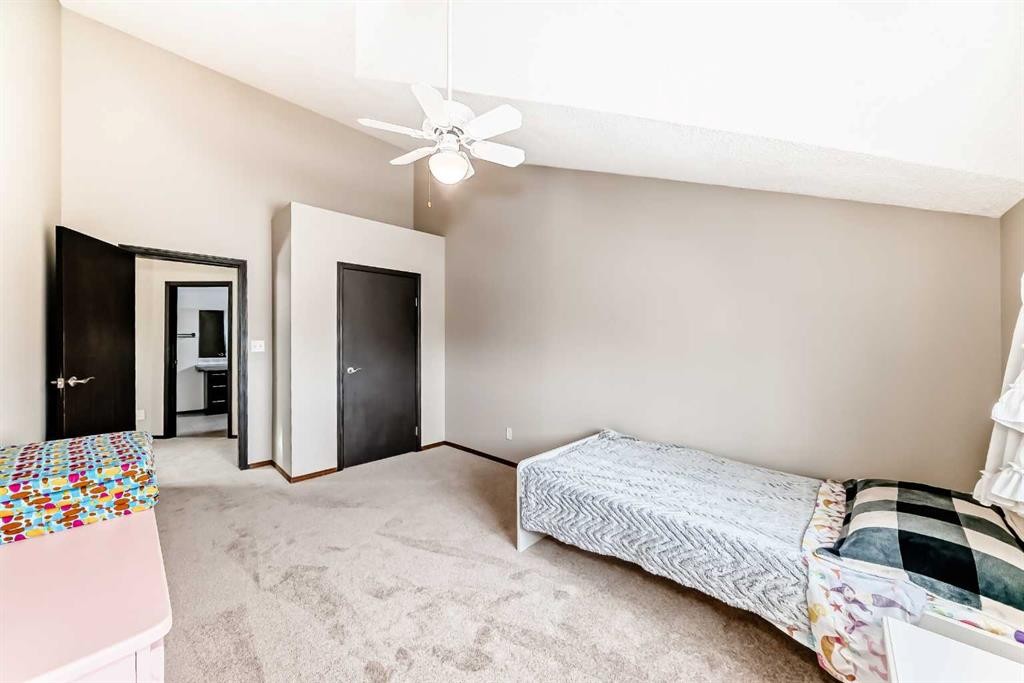 5 Chinook Crescent, Beiseker, AB - Indoor Photo Showing Bedroom