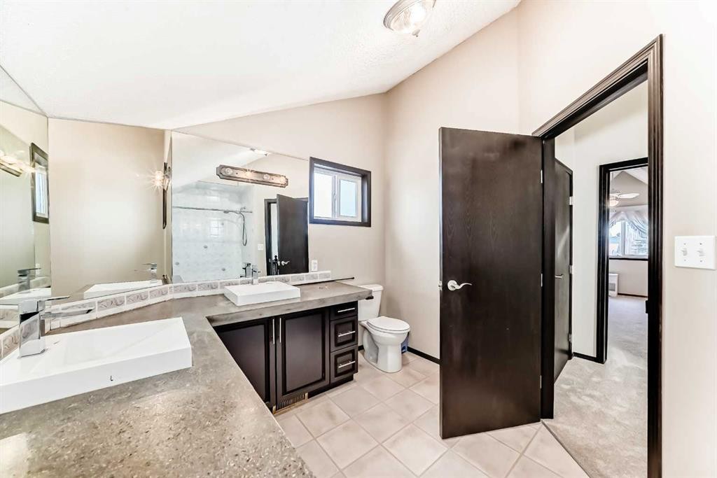 5 Chinook Crescent, Beiseker, AB - Indoor Photo Showing Bathroom