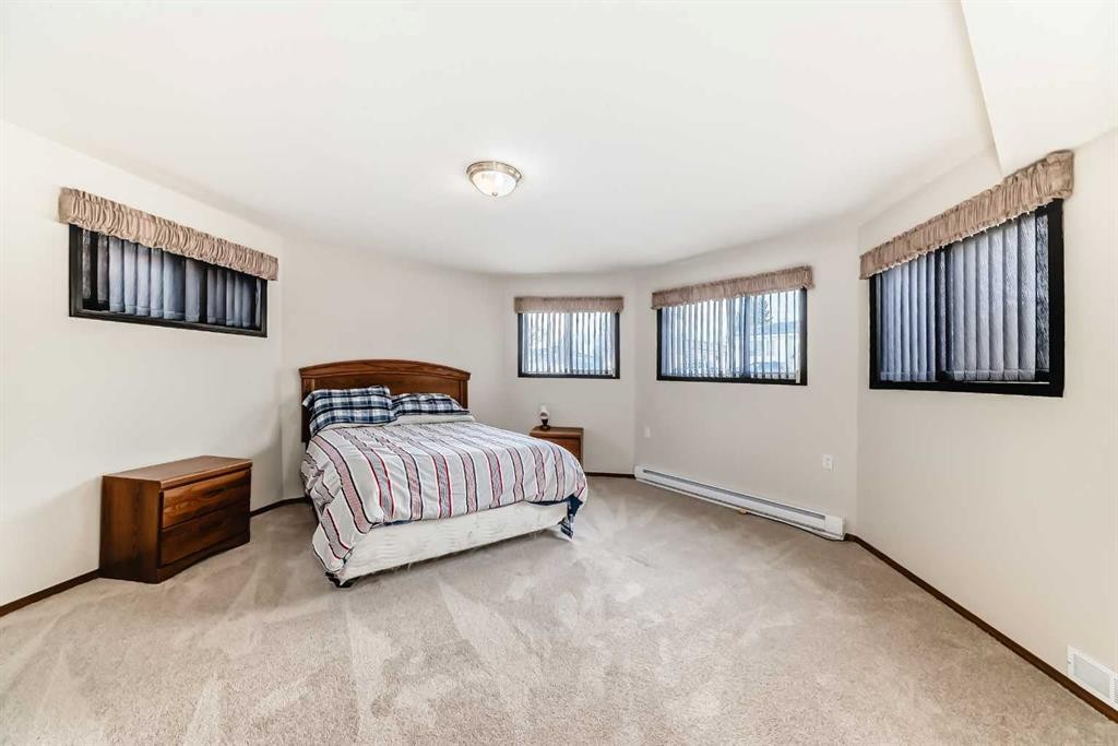 5 Chinook Crescent, Beiseker, AB - Indoor Photo Showing Bedroom
