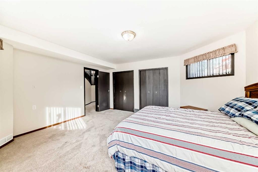 5 Chinook Crescent, Beiseker, AB - Indoor Photo Showing Bedroom