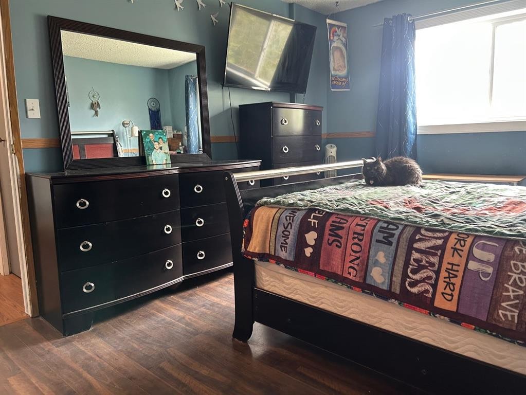 44 Wildrose Crescent West, Brooks, AB - Indoor Photo Showing Bedroom