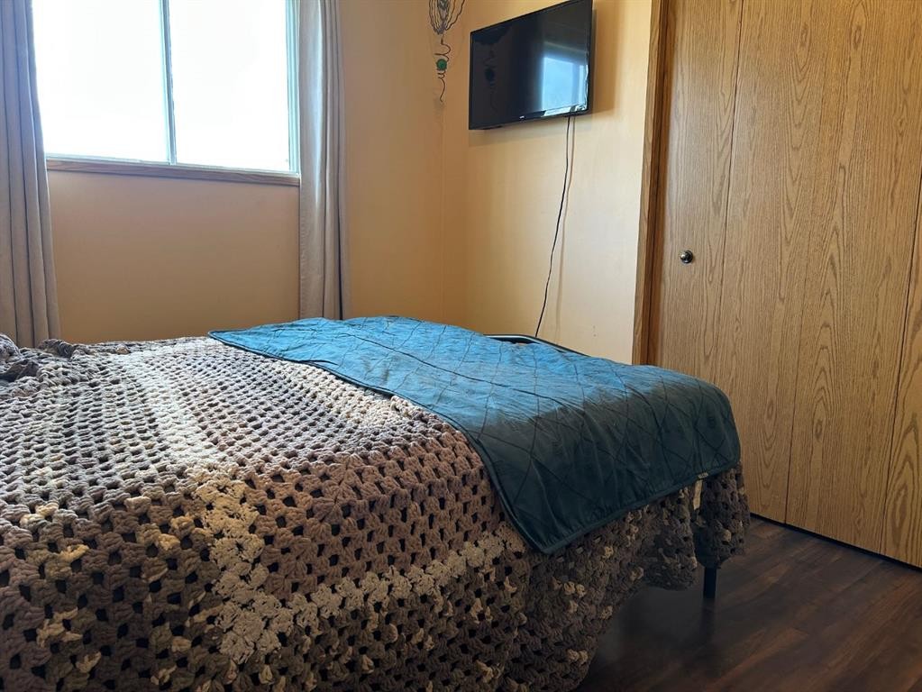44 Wildrose Crescent West, Brooks, AB - Indoor Photo Showing Bedroom